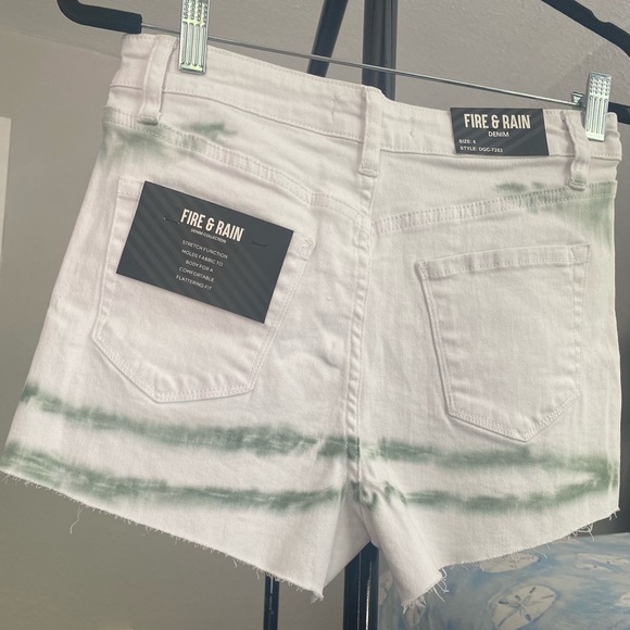 π₯π₯ Fire & Rain HighRise Shorts - Picture 3 of 12